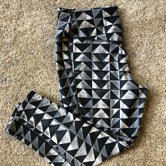 Nike short yoga pant - Picture 2 of 3